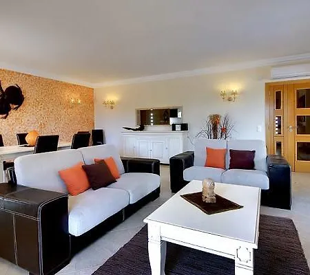 Privatunterkunft Carisa Suites