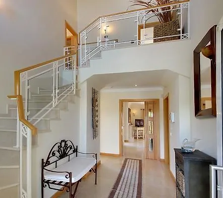 Carisa Suites منزل للإقامة *
