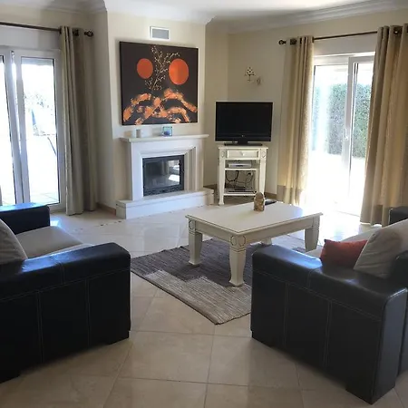 Carisa Suites *