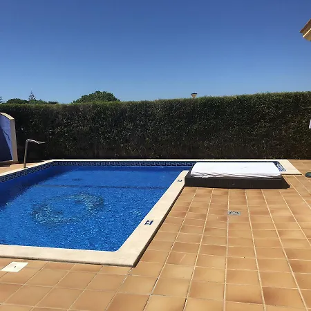 Carisa Suites *