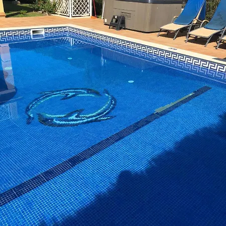 Carisa Suites *